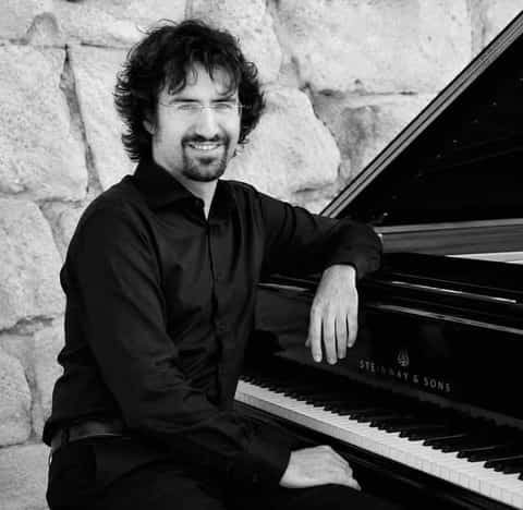 Il Maestro Giacomo Dalla Libera al pianoforte