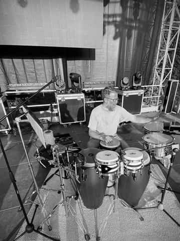 Il Maestro Vanni Vespani alle percussioni